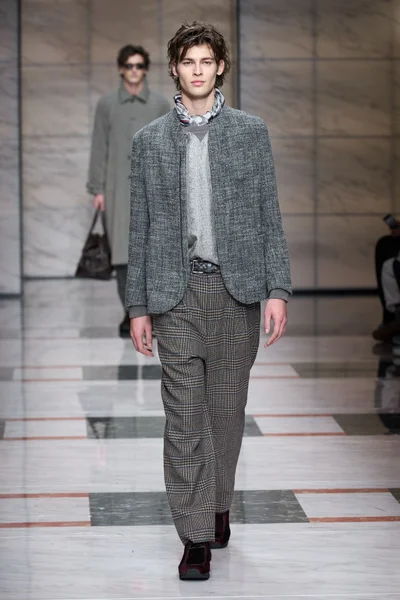 Look 7